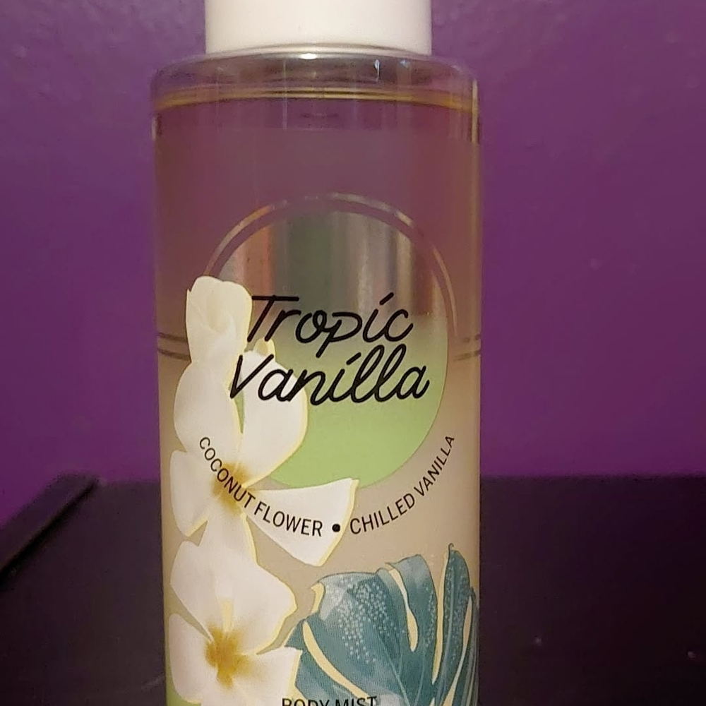 PINK Victoria's Secret Tropic Vanilla Body Mist